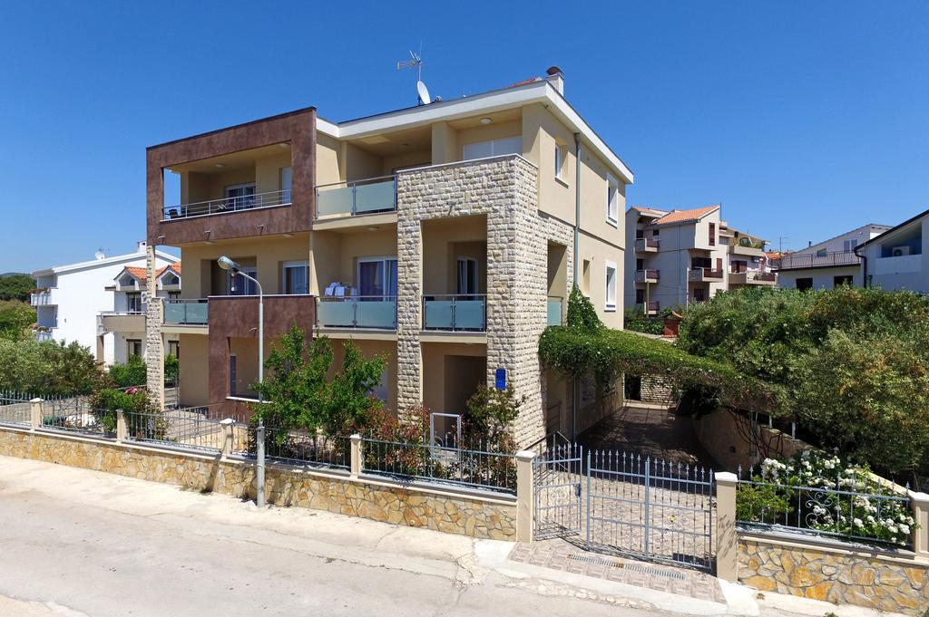 Apartments Superba ブロダリツァ エクステリア 写真